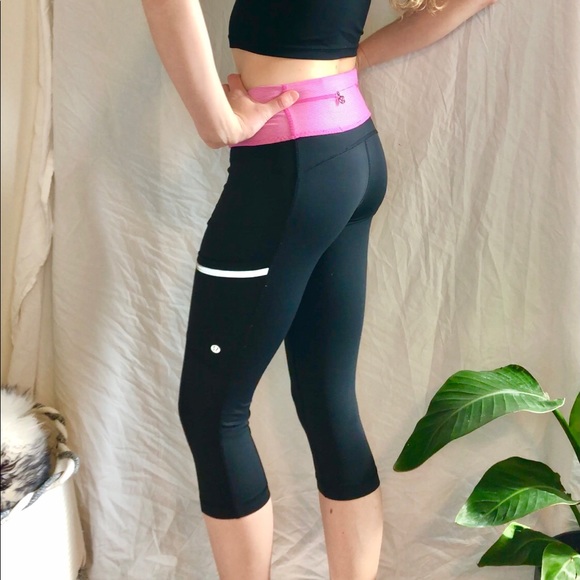 SOLD ❤️ Lululemon Run On Cropped Leggings - Picture 2 of 6